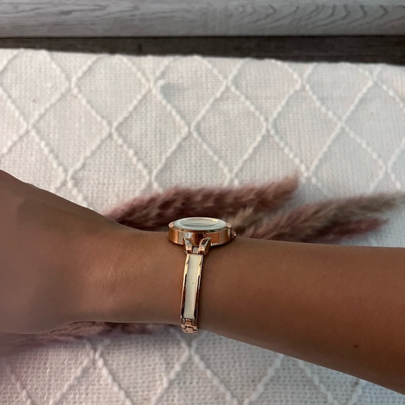 Rosegold Quartz‎ Link Timepiece - Picture 7 of 8